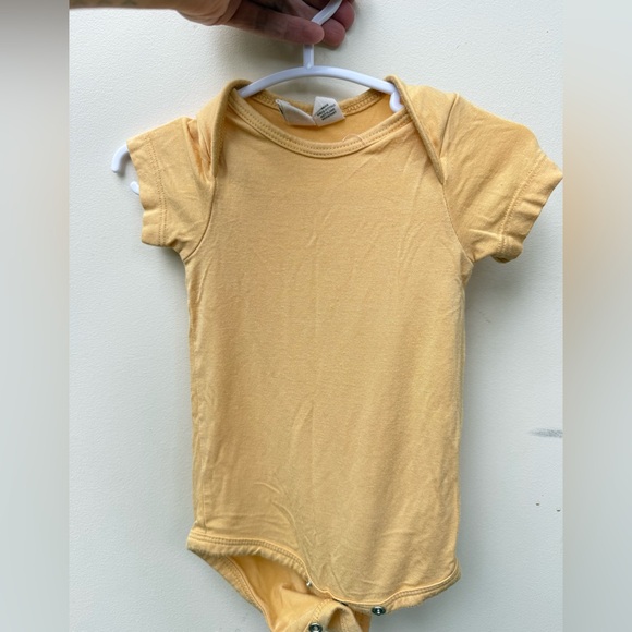 Kyte BABY Other - Kyte BABY Short Sleeve Yellow Onesie
